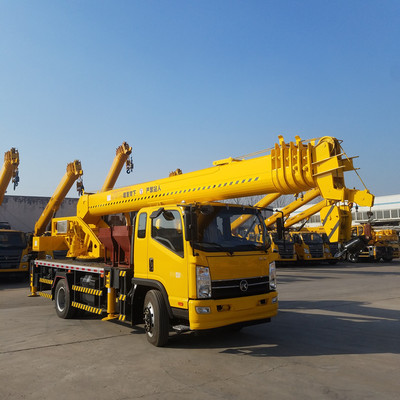 品质专注 东风12吨液压吊车在建筑工程中的卓越应用